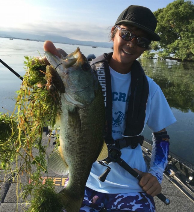 o0988108014245590466